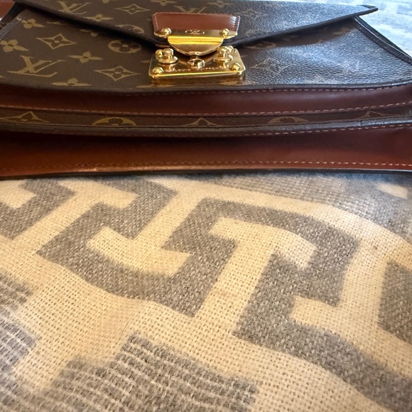 Excellent Vintage condition Louis Vuitton 26 Monceau Crossbody Bag with Keys - Picture 4 of 16